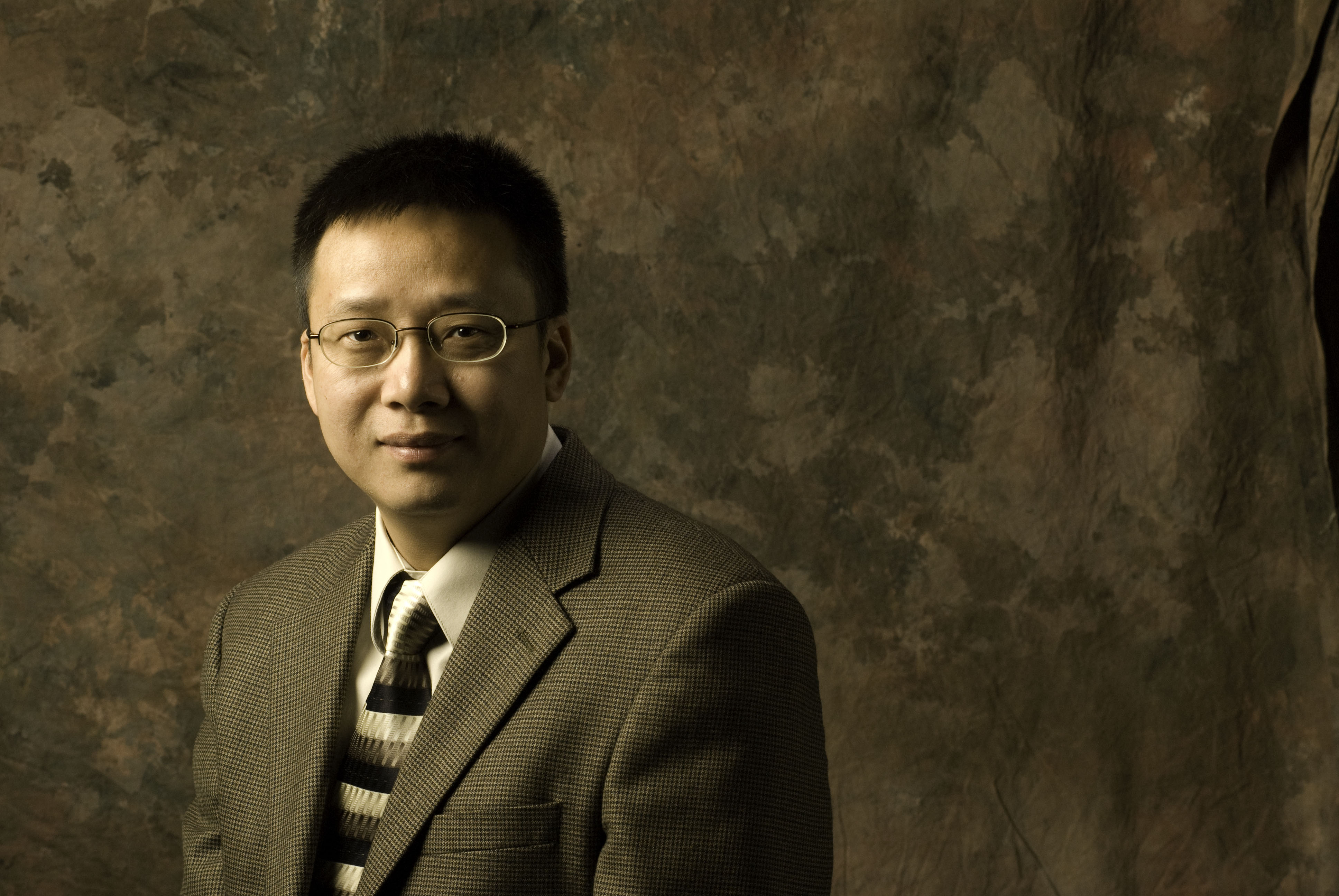 Associate Professor Jincheng Du is part of a new U.S. Department of Energy research center that will study nuclear waste disposal. 